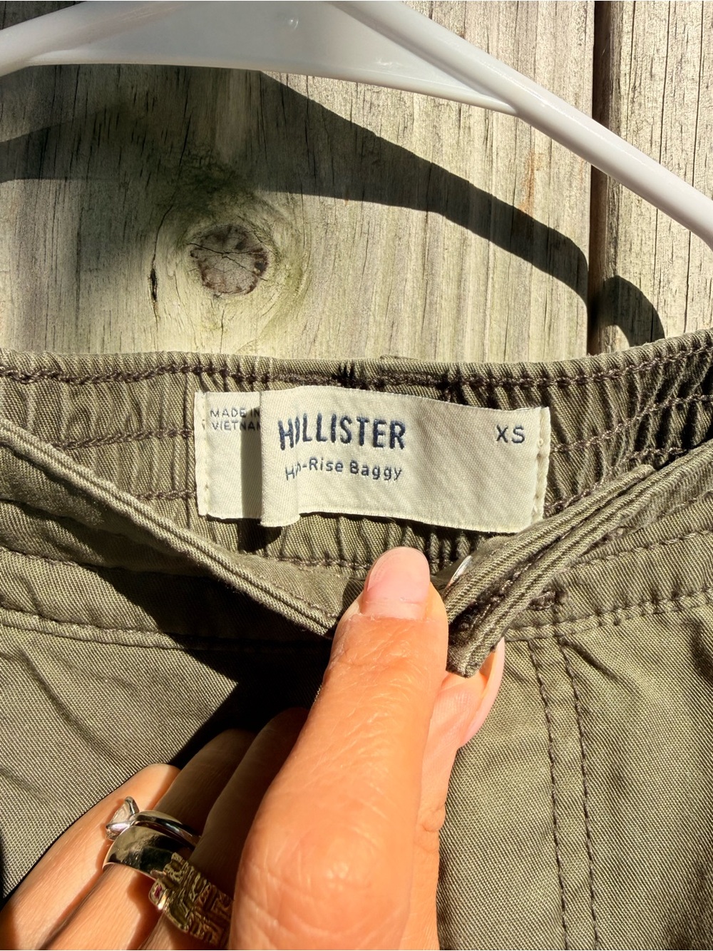 Hollister Hi-Rise Baggy Olive Green Cargo Pants Size XS - Picture 4 of 4